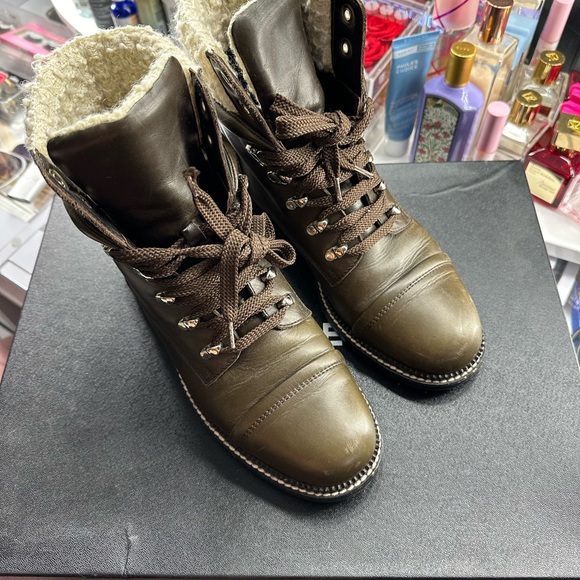 Authentic Chanel Boots size 40 - Picture 3 of 6